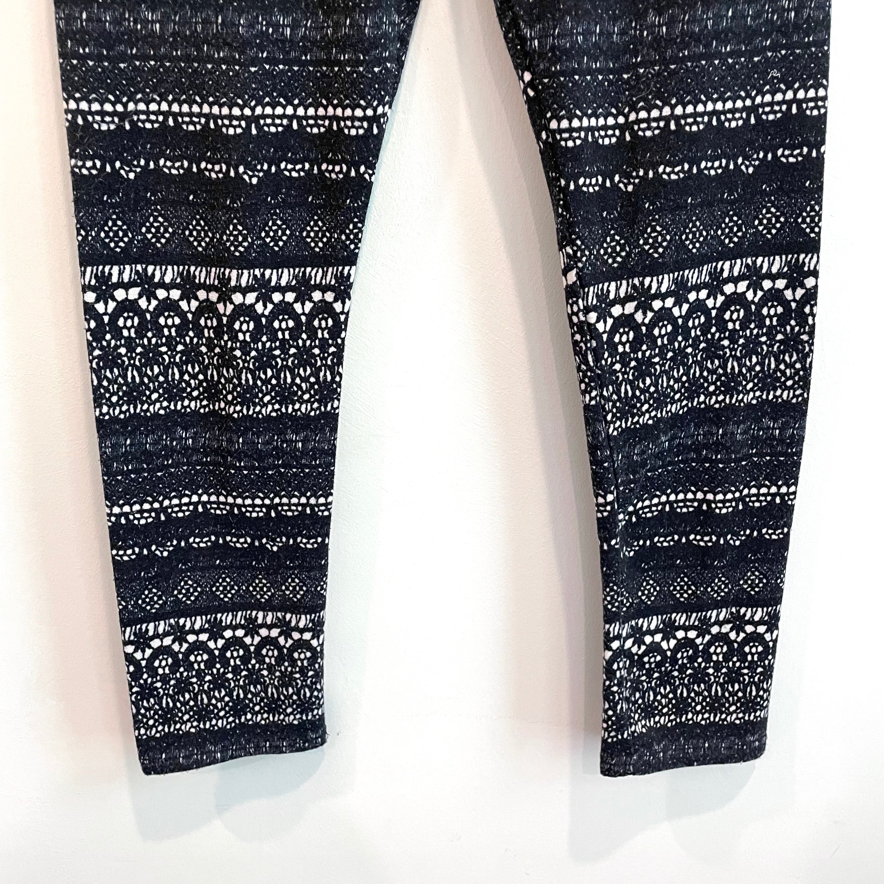 Geometric Striped Knit Leggings