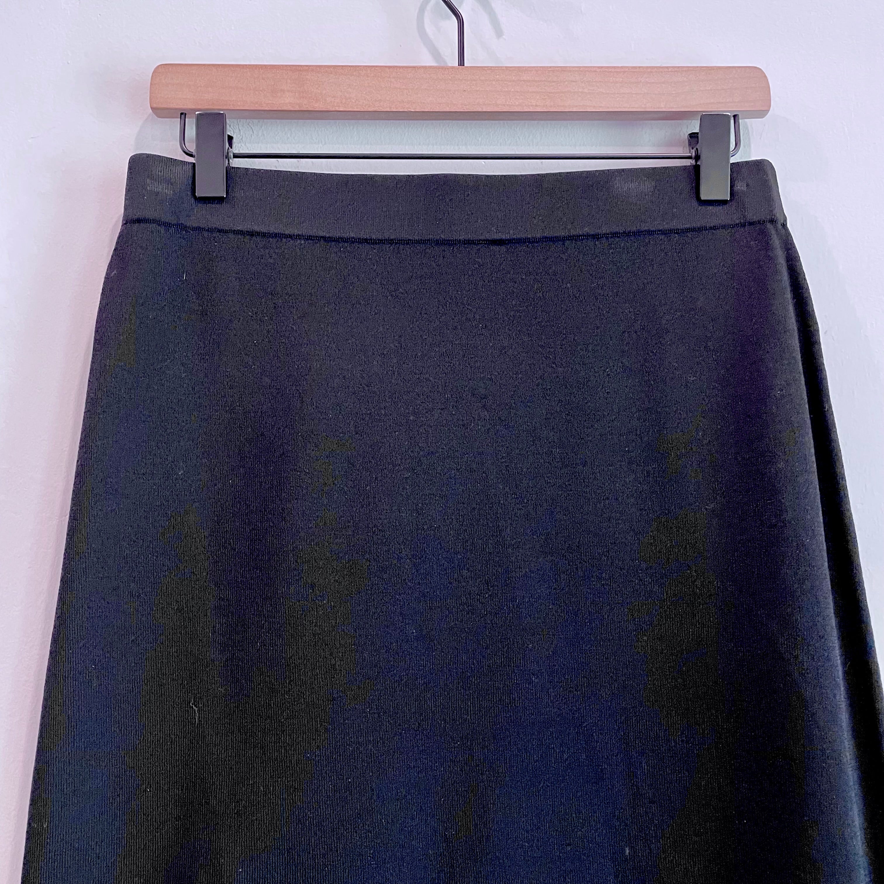 Cut Out Hem Knit Skirt