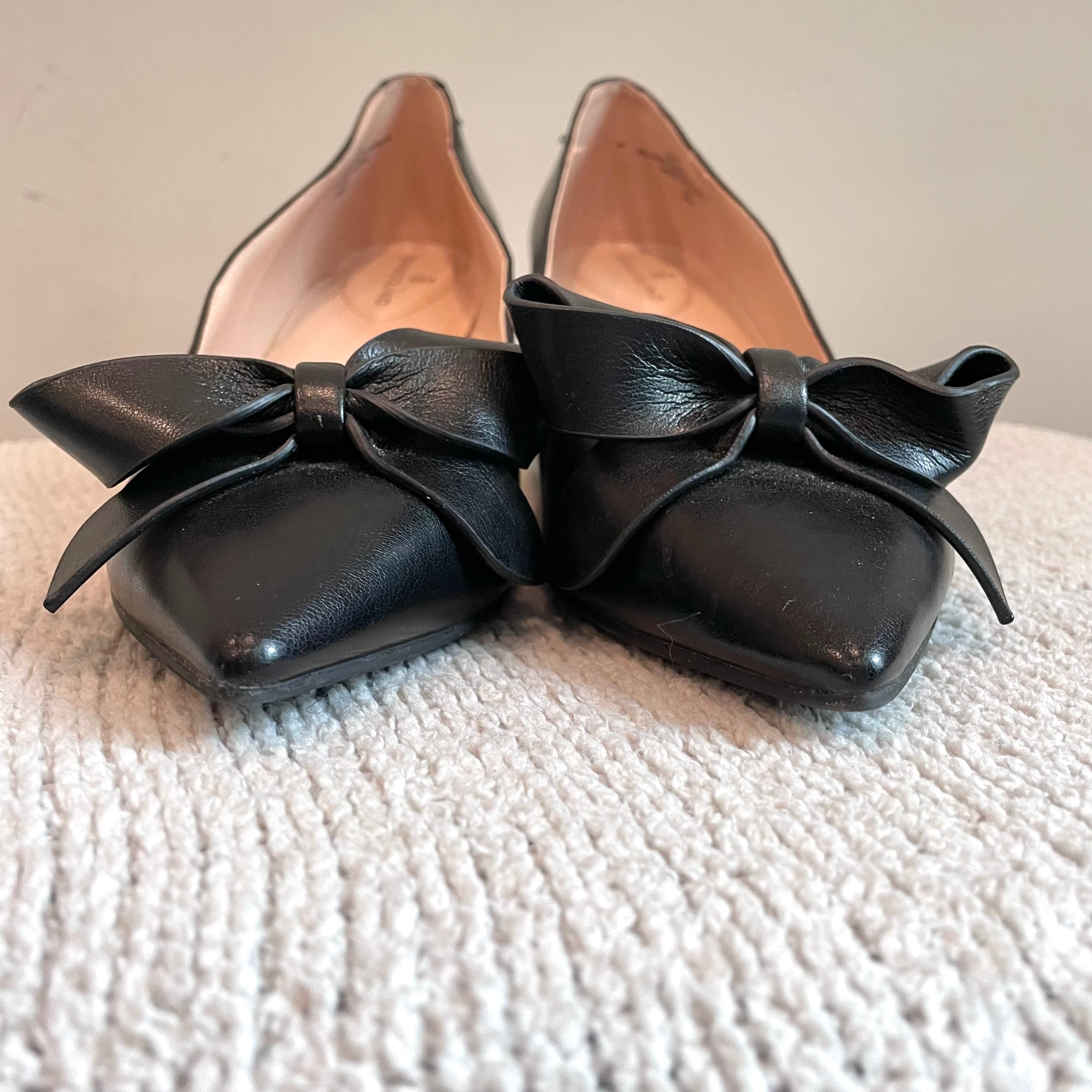 Pointed Toe Bow Pumps