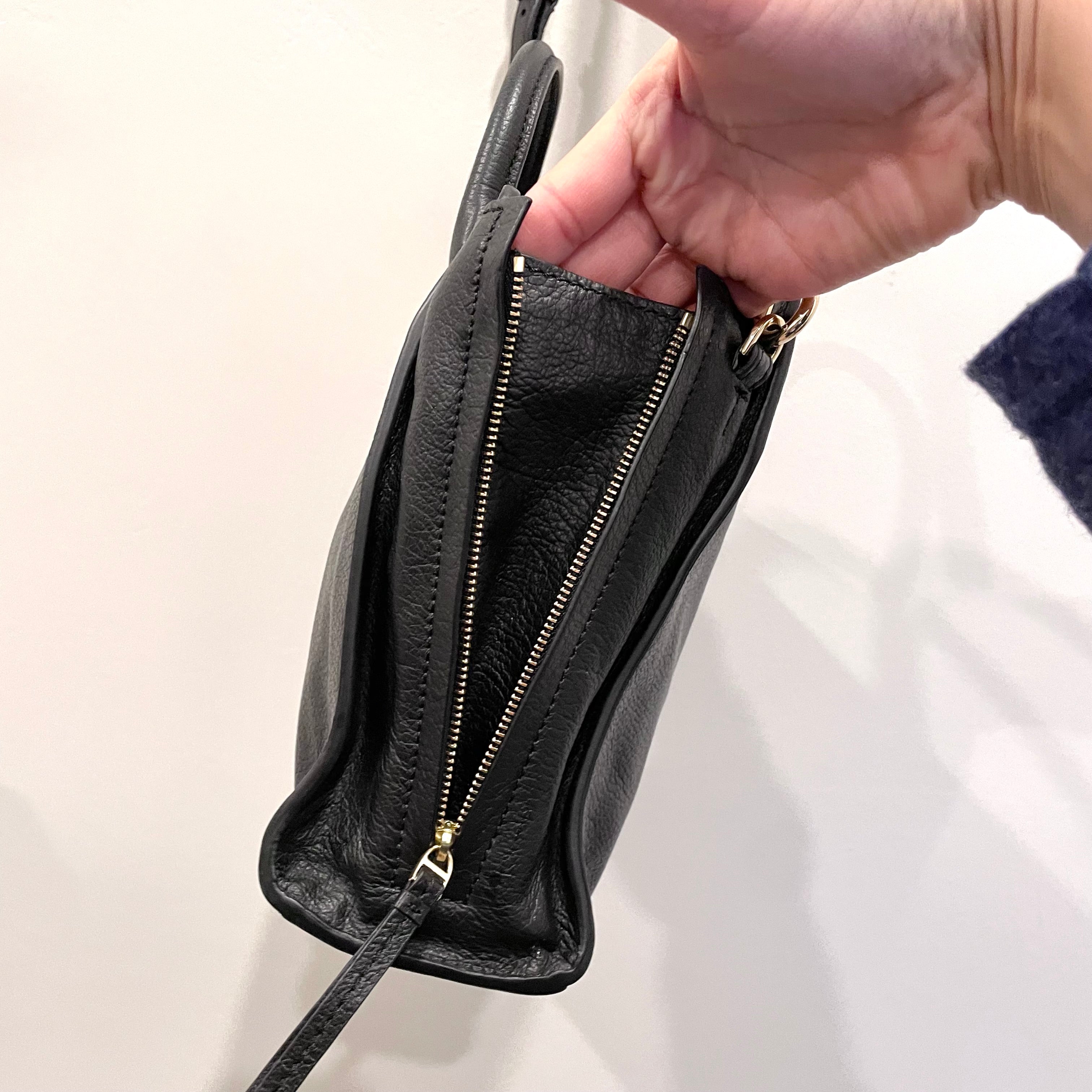 Pebble Leather Zip Expandable Purse