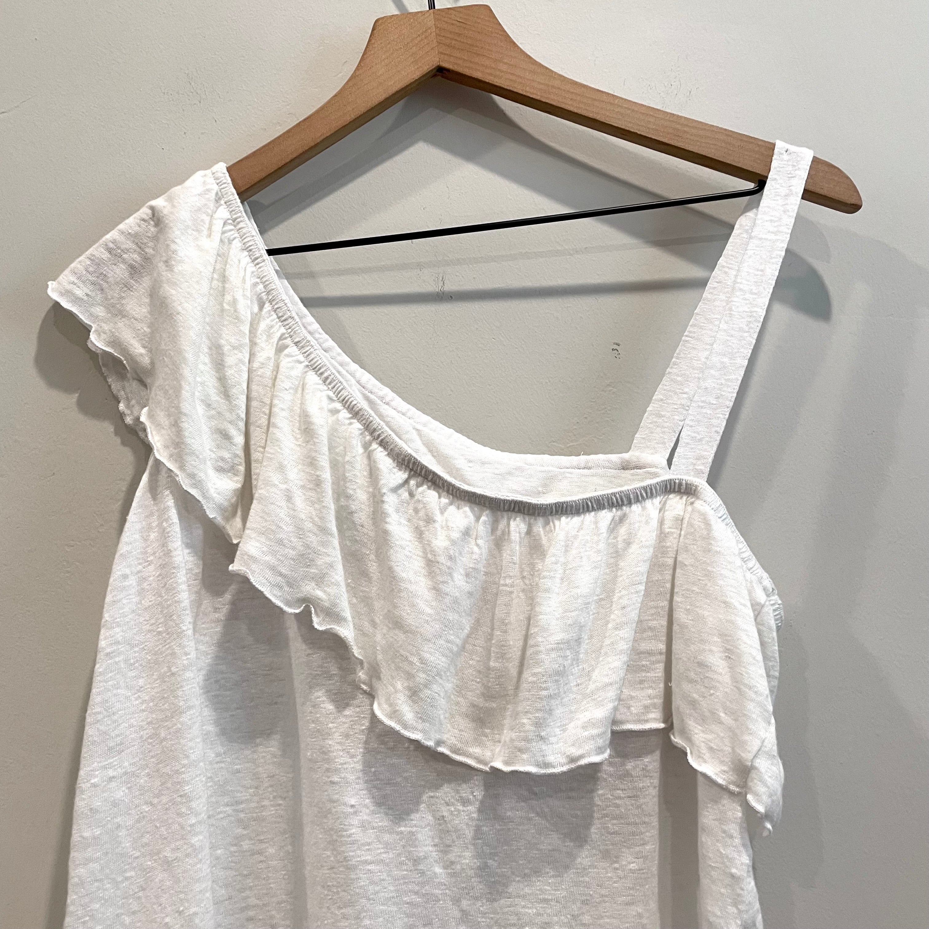 Single Sleeve Ruffle Linen Top