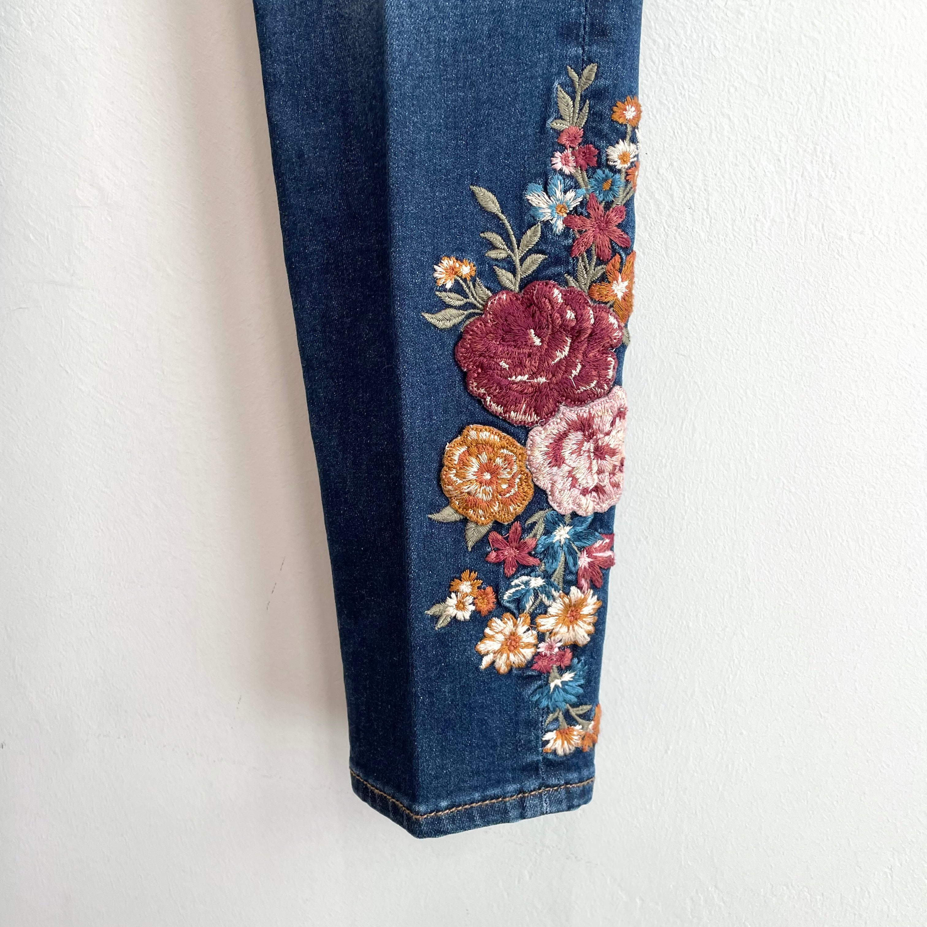 Floral Embroidered Skinny Jeans