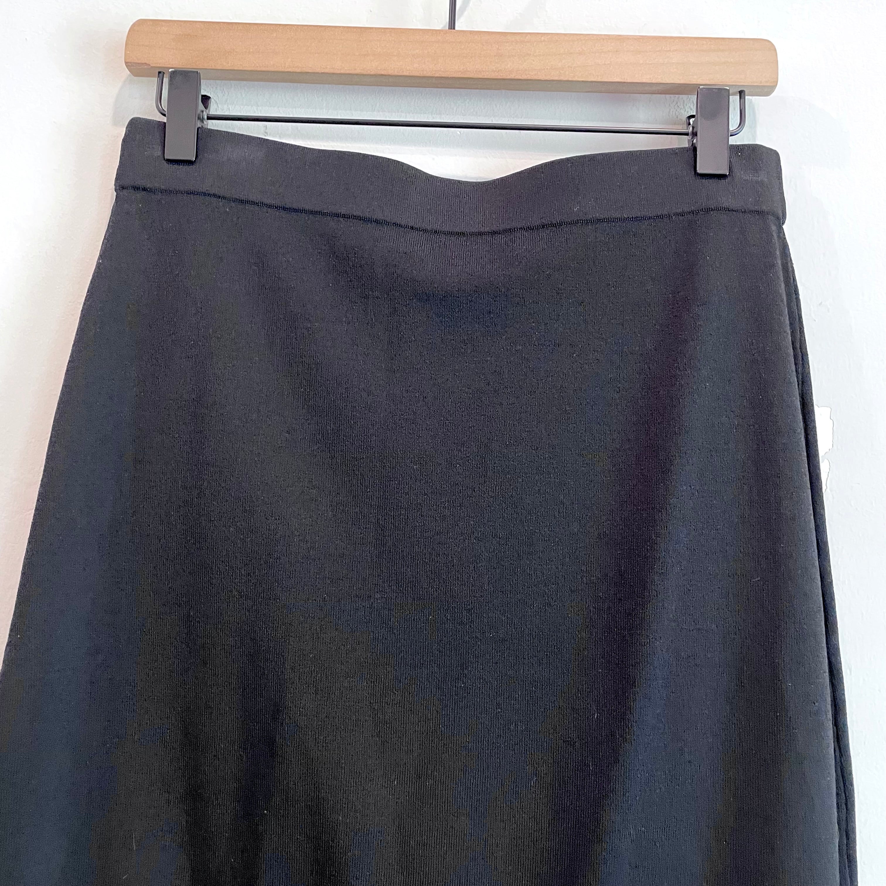 Cut Out Hem Knit Skirt