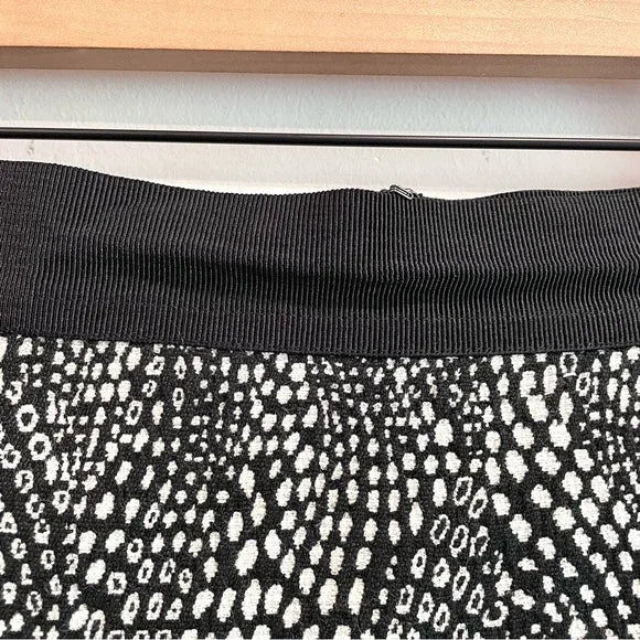 Pebble Pattern Knit Skirt