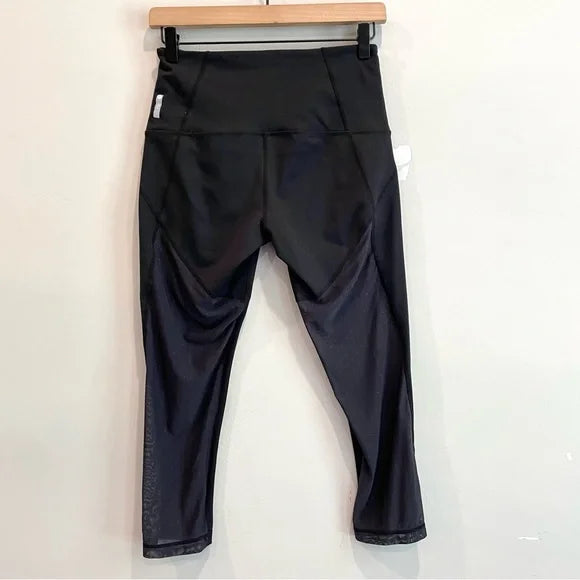 Mesh Panel Capri Leggings