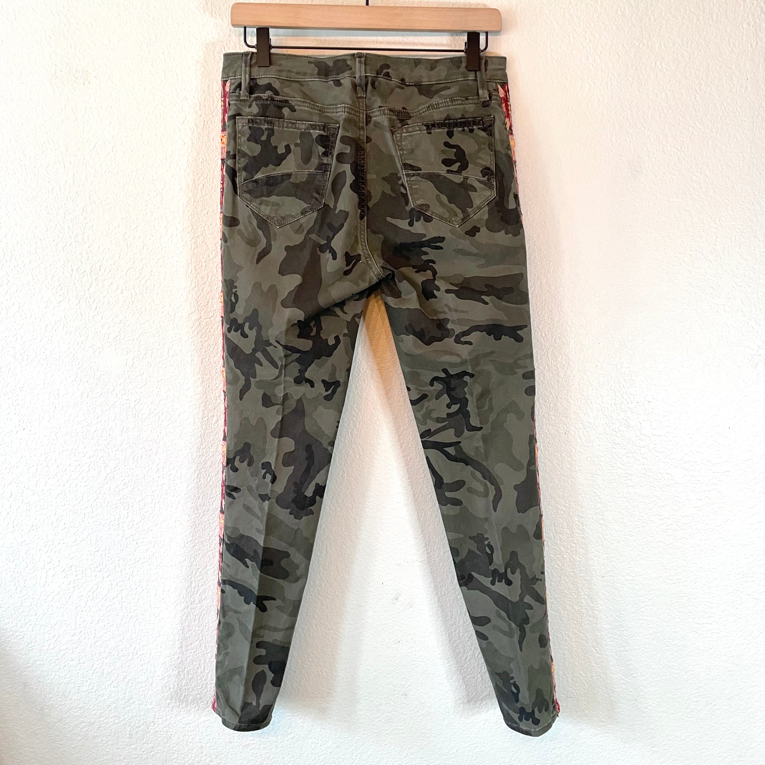 Camo Embroidered Skinny Pants