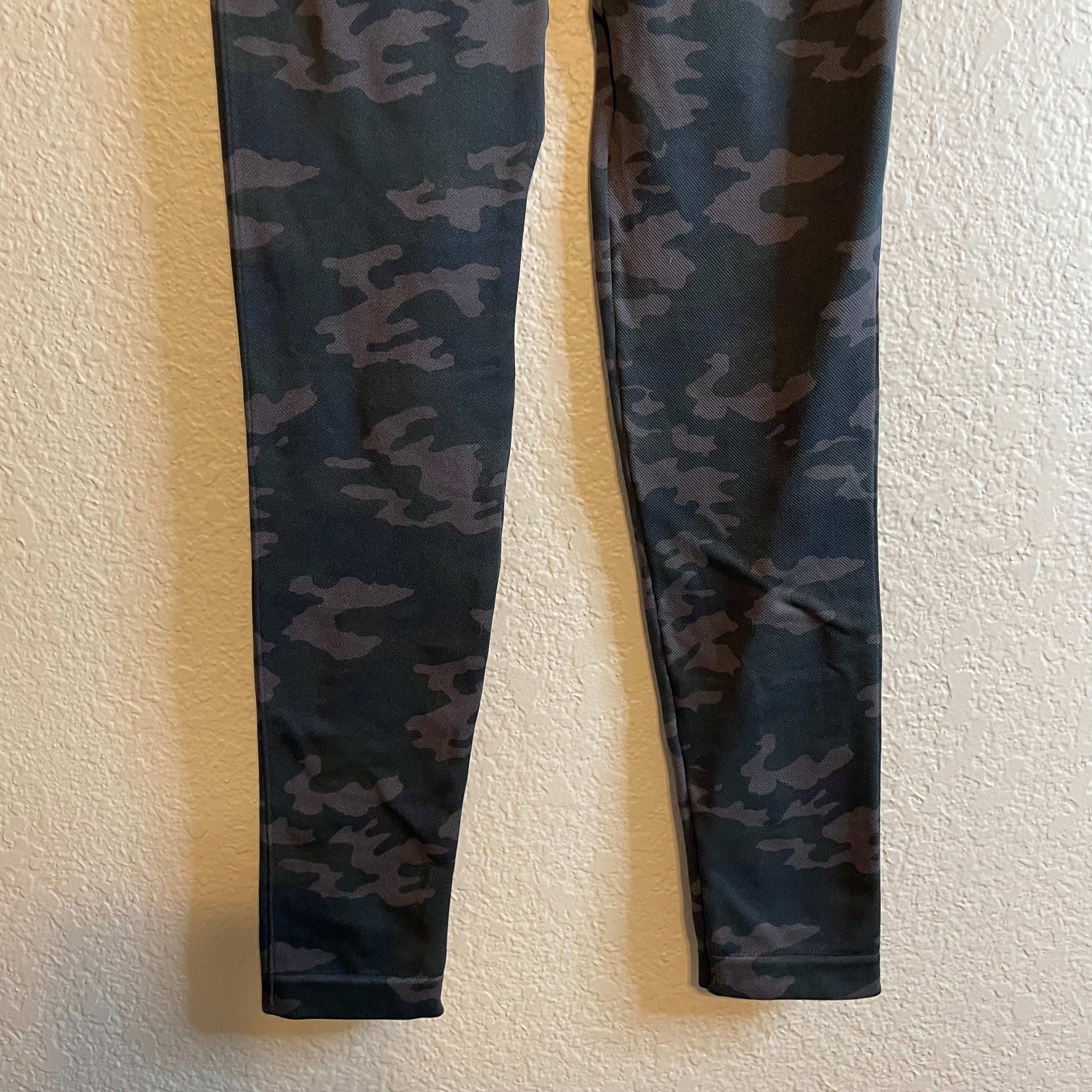 Seamless Camo Leggings