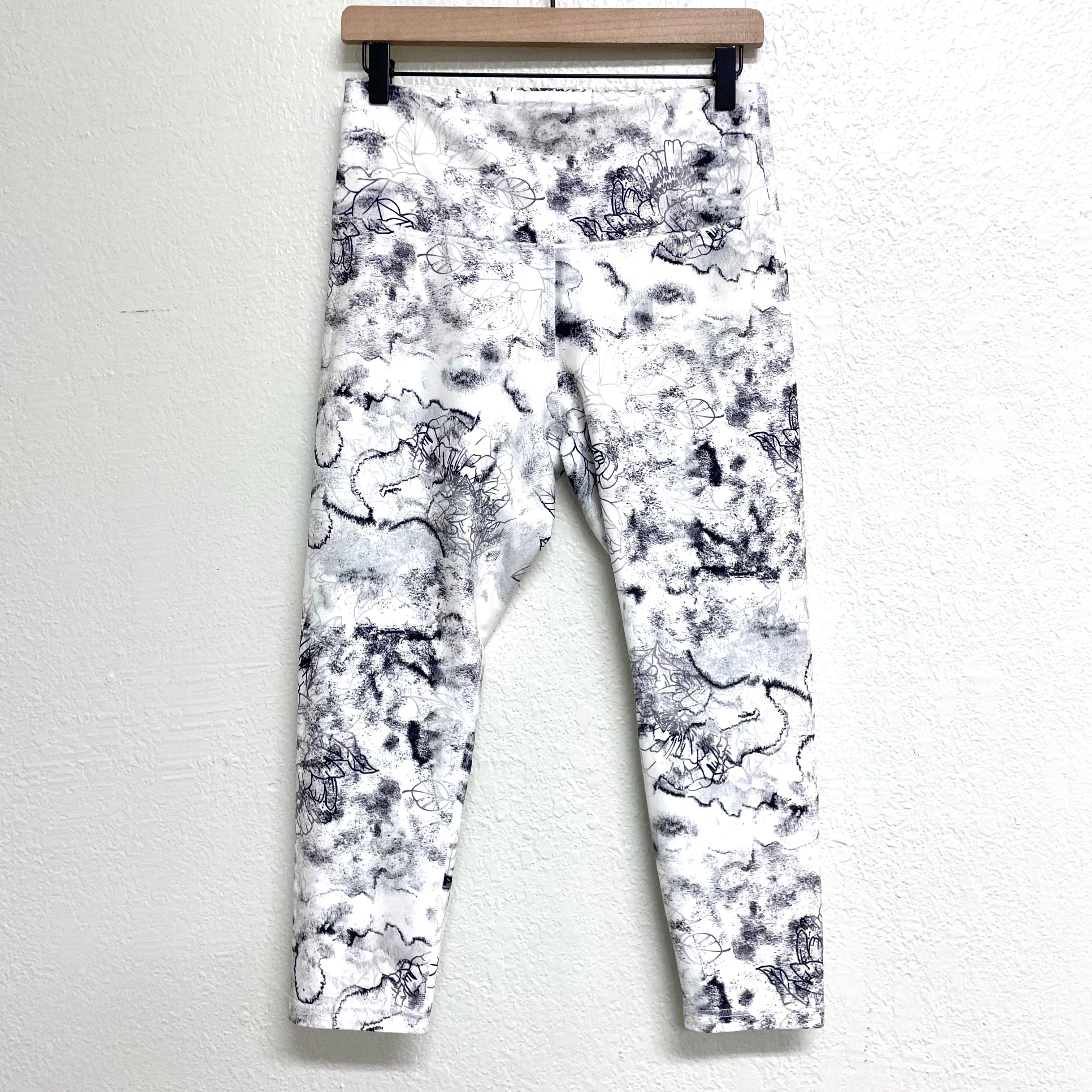 Abstract Capri Leggings