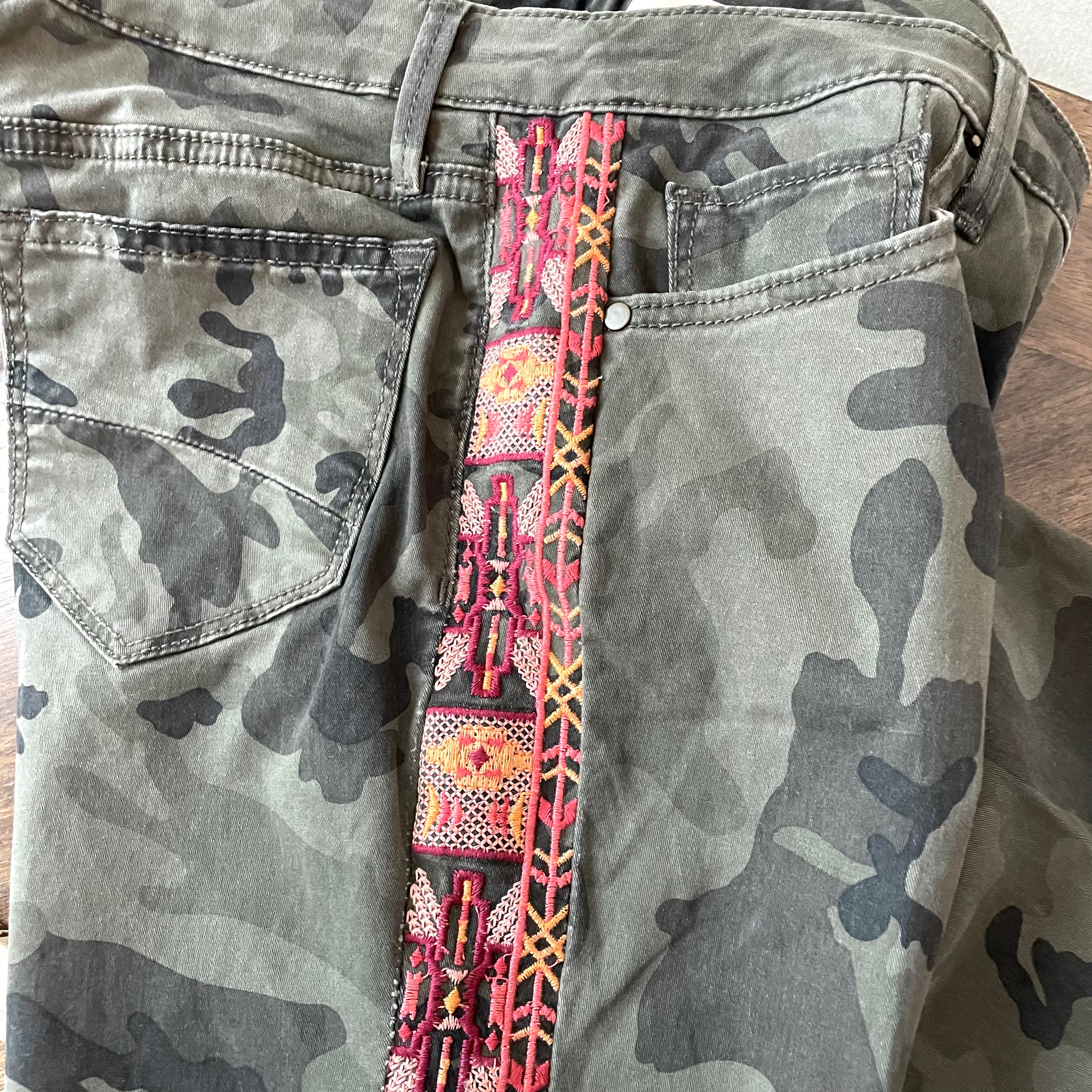 Camo Embroidered Skinny Pants