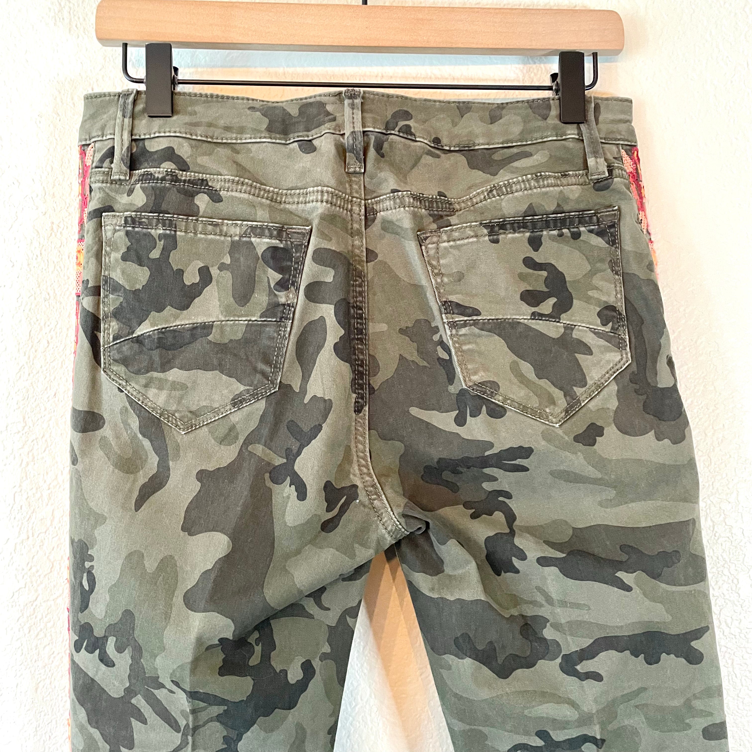 Camo Embroidered Skinny Pants