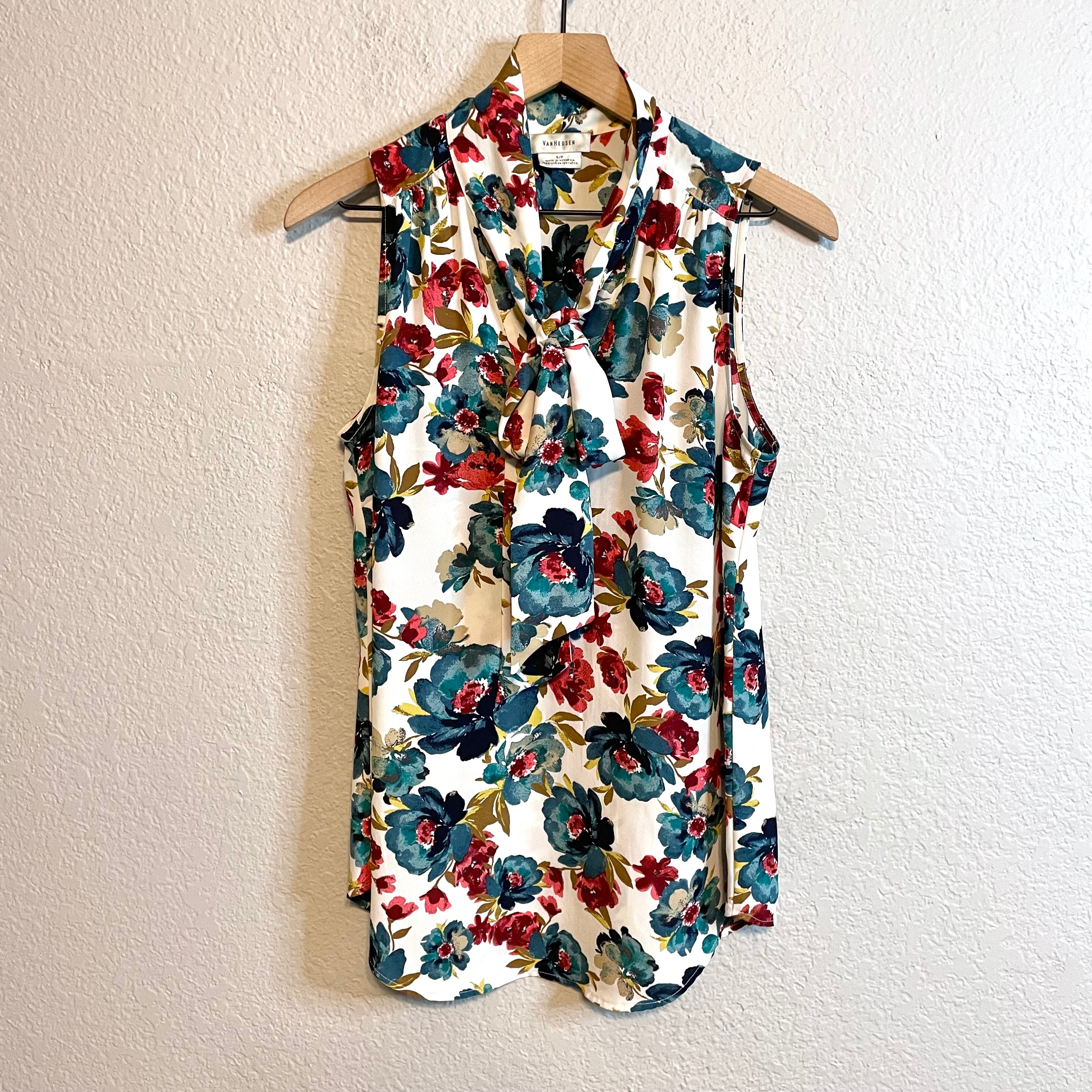 Floral Sleeveless Blouse