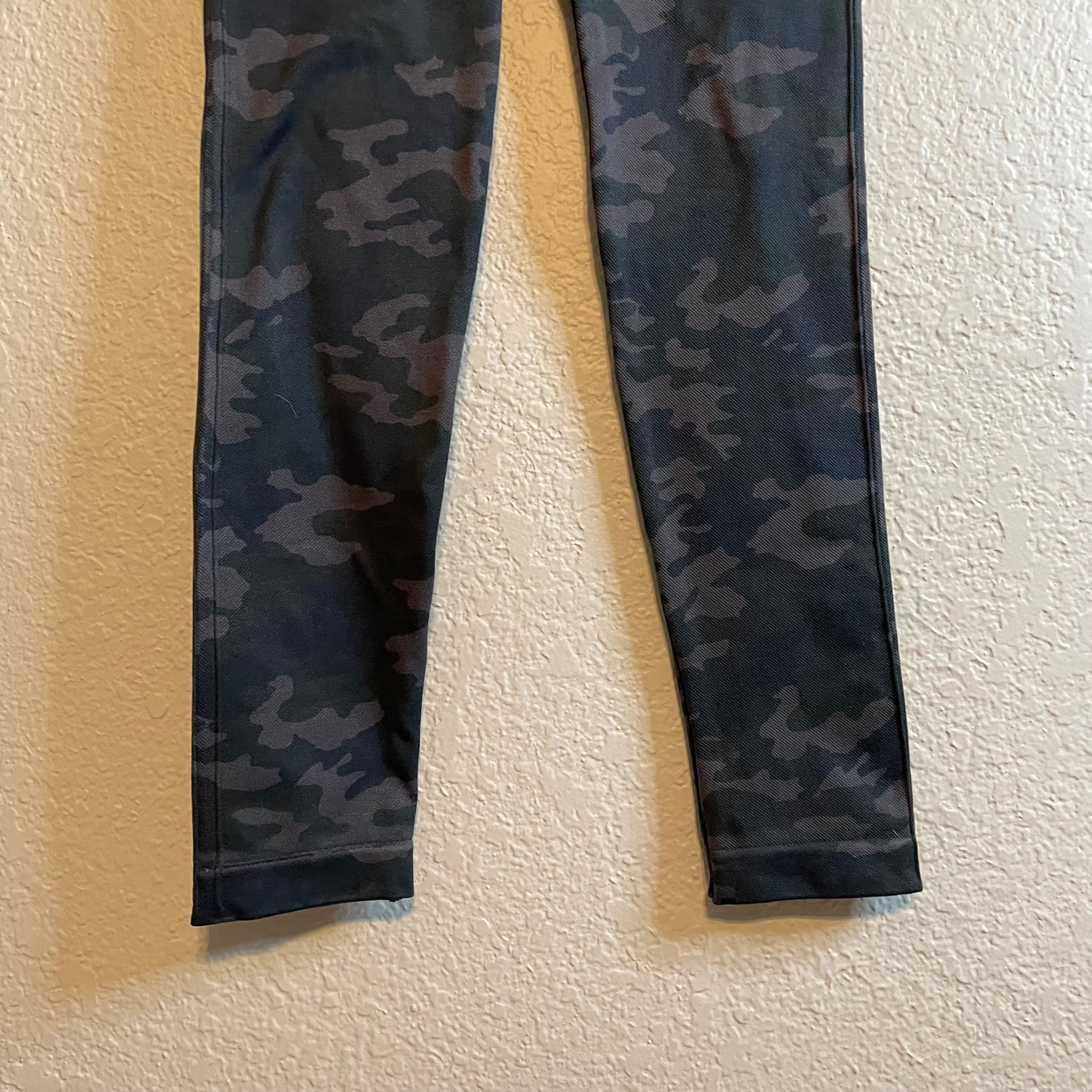 Seamless Camo Leggings