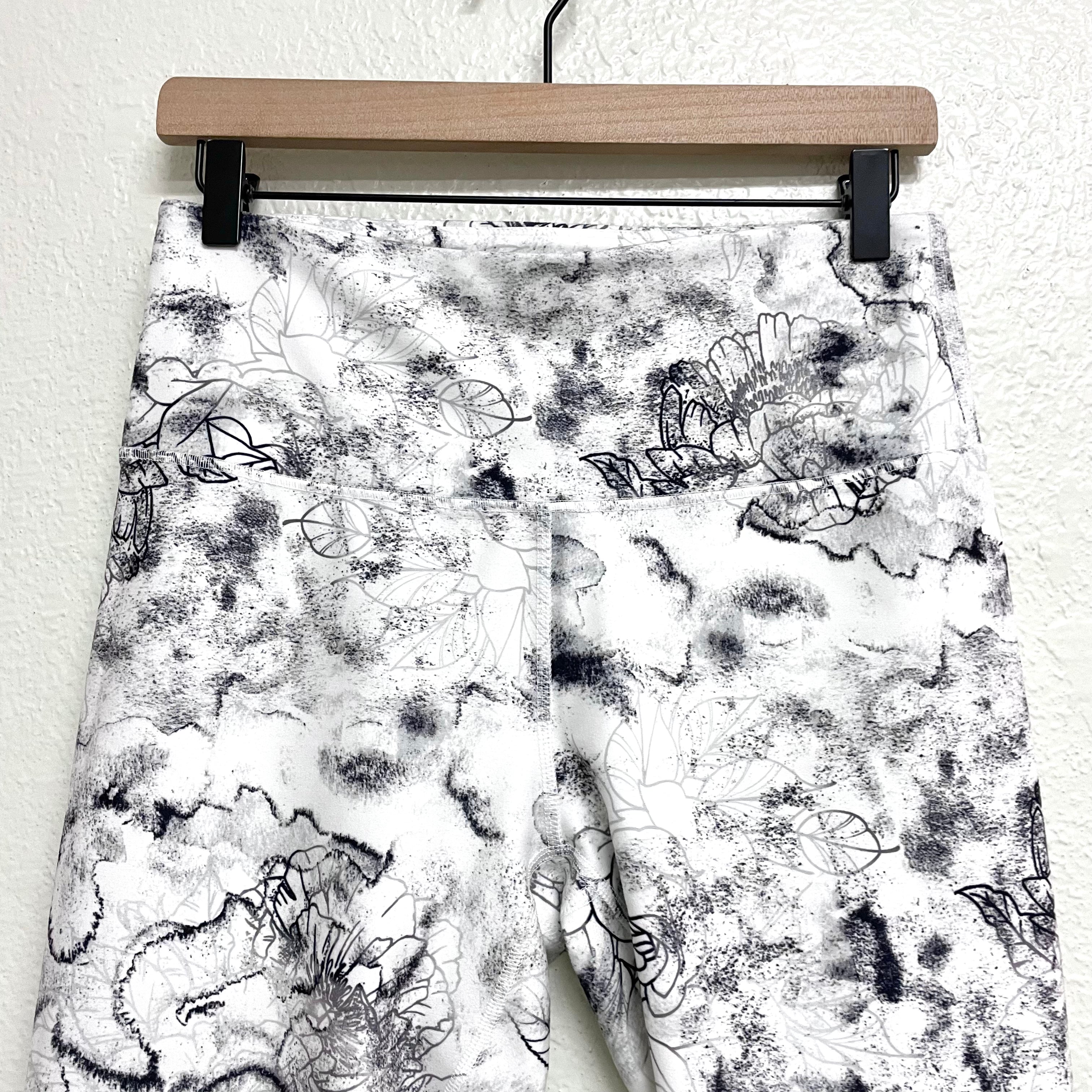 Abstract Capri Leggings