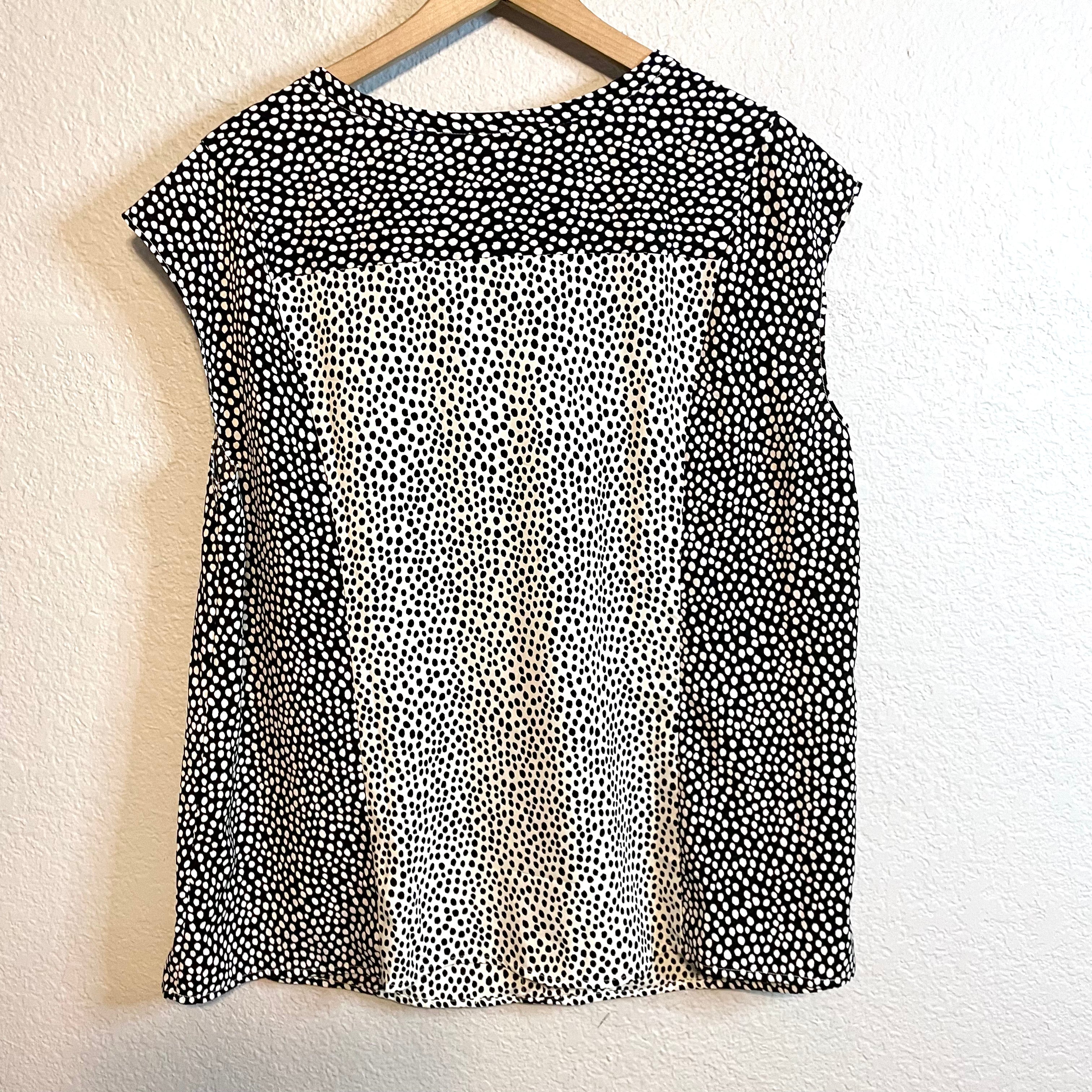 Dotted Sleeveless Blouse