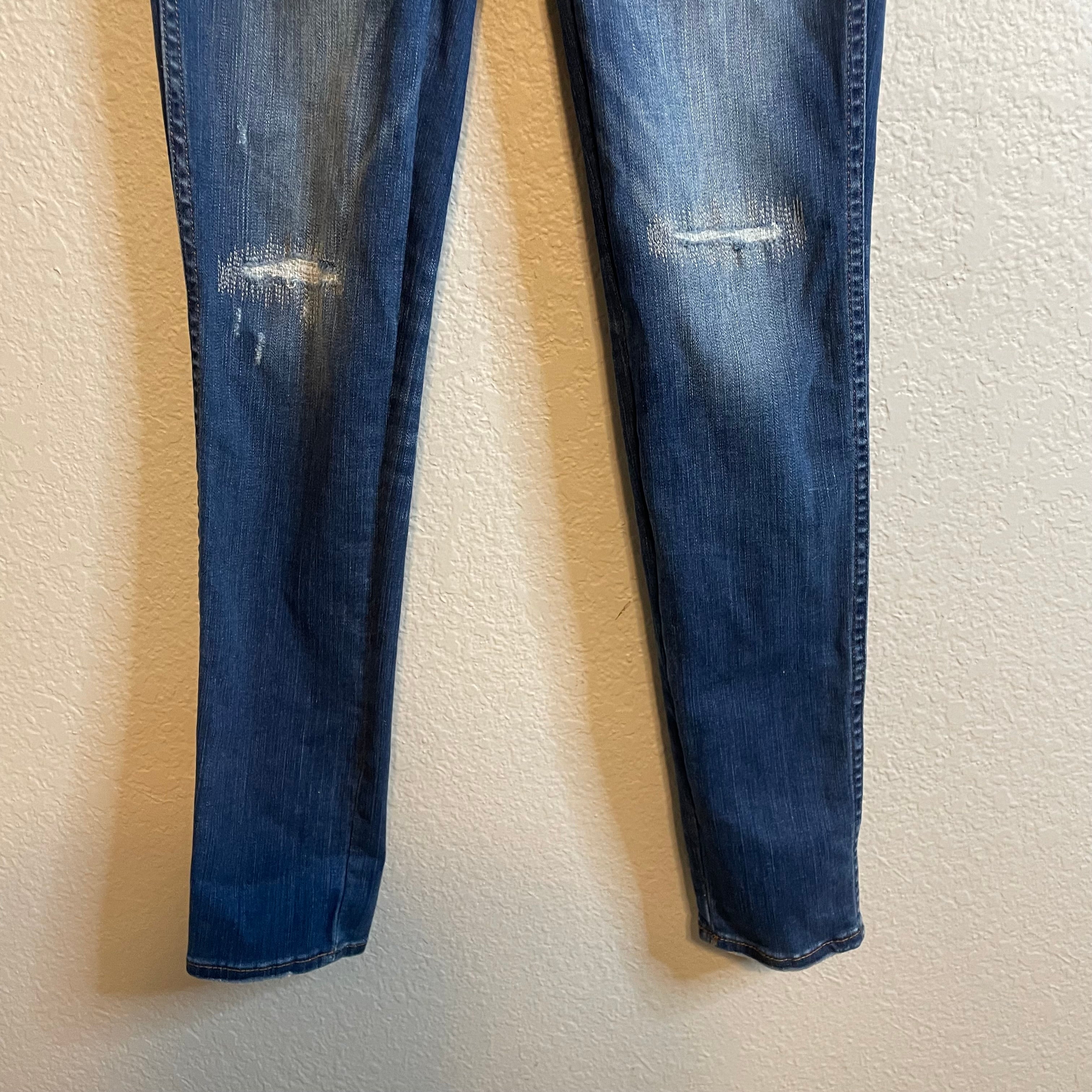 Distressed Knee Jeans